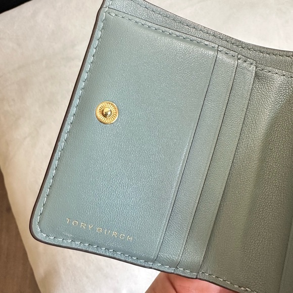 Tory Burch Bi-Fold wallet - Picture 4 of 6